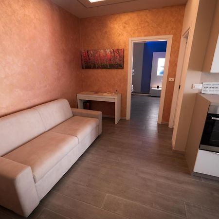 Garda Fantasy Apartment - Jacuzzi Desenzano del Garda Eksteriør billede