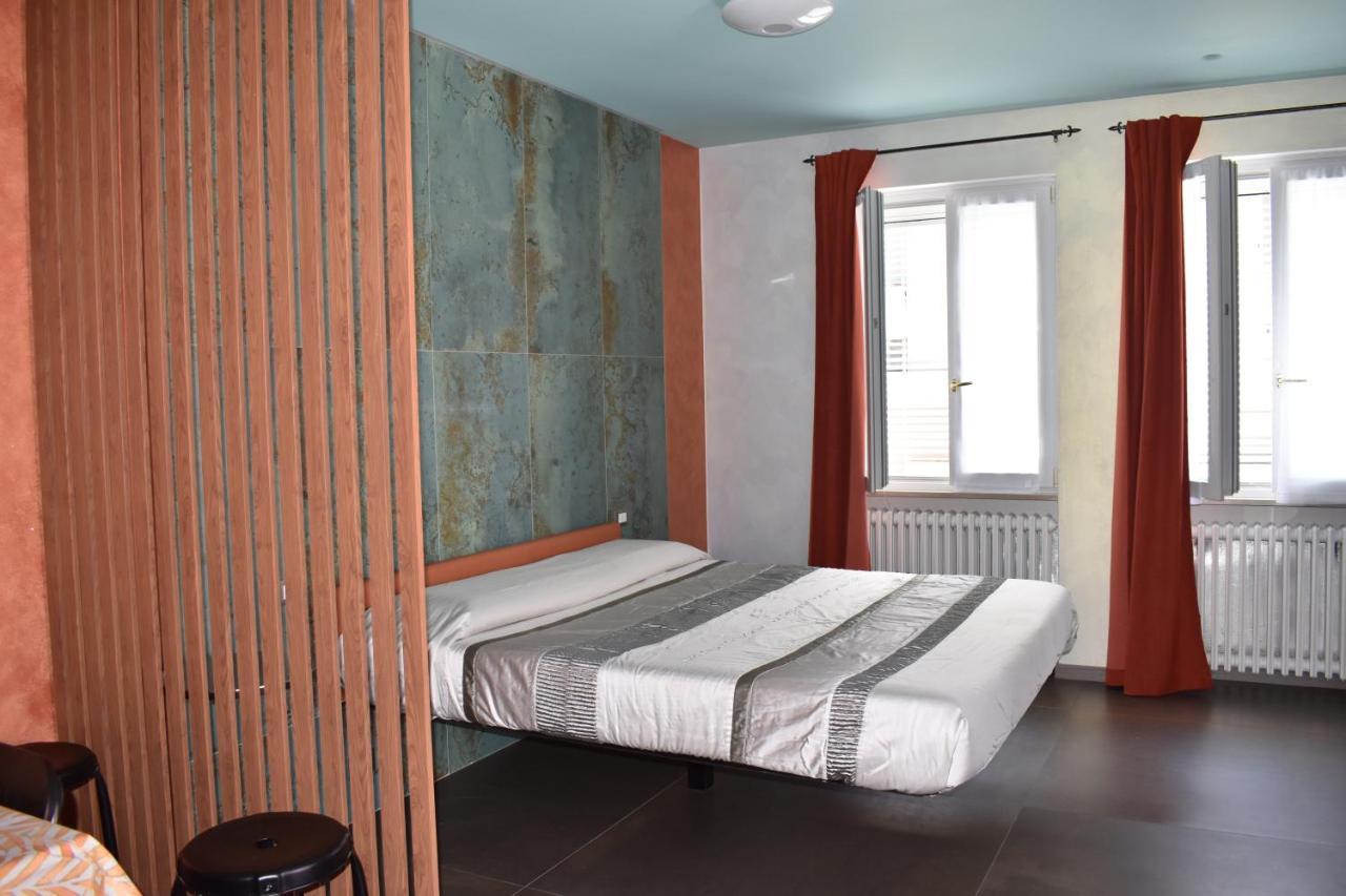 Garda Fantasy Apartment - Jacuzzi Desenzano del Garda Eksteriør billede