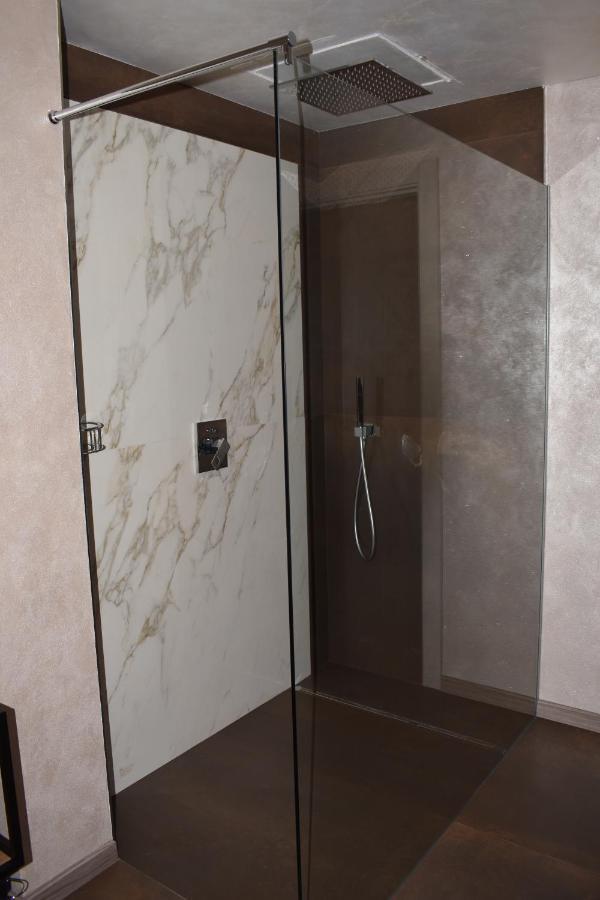 Garda Fantasy Apartment - Jacuzzi Desenzano del Garda Eksteriør billede
