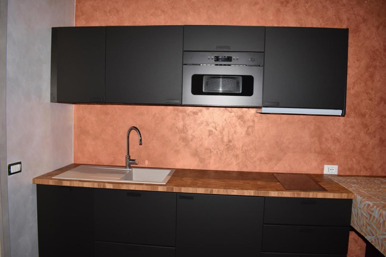 Garda Fantasy Apartment - Jacuzzi Desenzano del Garda Eksteriør billede