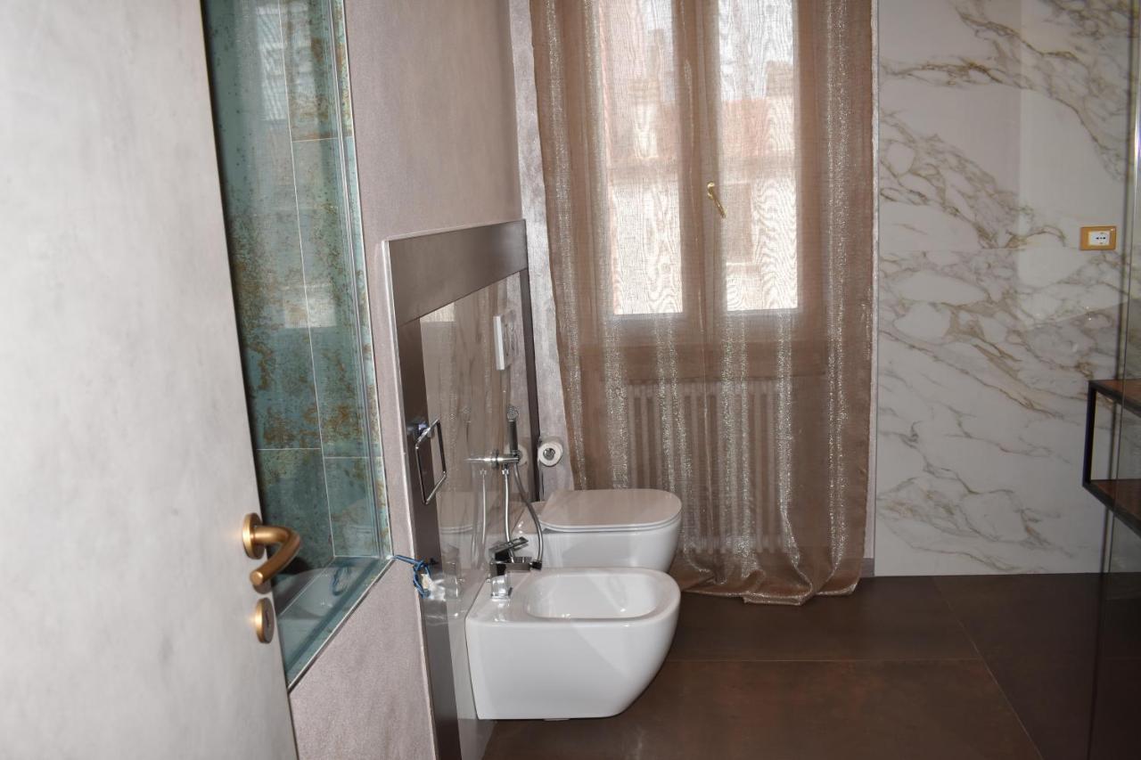 Garda Fantasy Apartment - Jacuzzi Desenzano del Garda Eksteriør billede