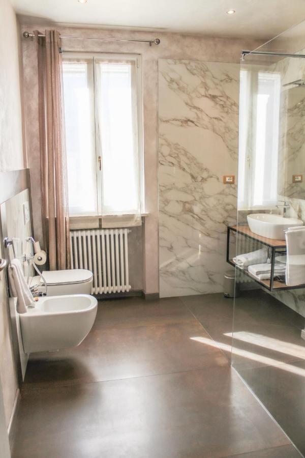 Garda Fantasy Apartment - Jacuzzi Desenzano del Garda Eksteriør billede