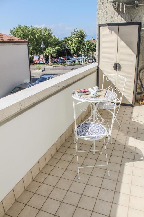 Garda Fantasy Apartment - Jacuzzi Desenzano del Garda Eksteriør billede