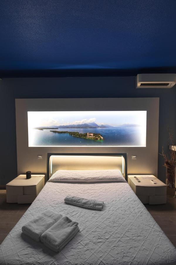 Garda Fantasy Apartment - Jacuzzi Desenzano del Garda Eksteriør billede