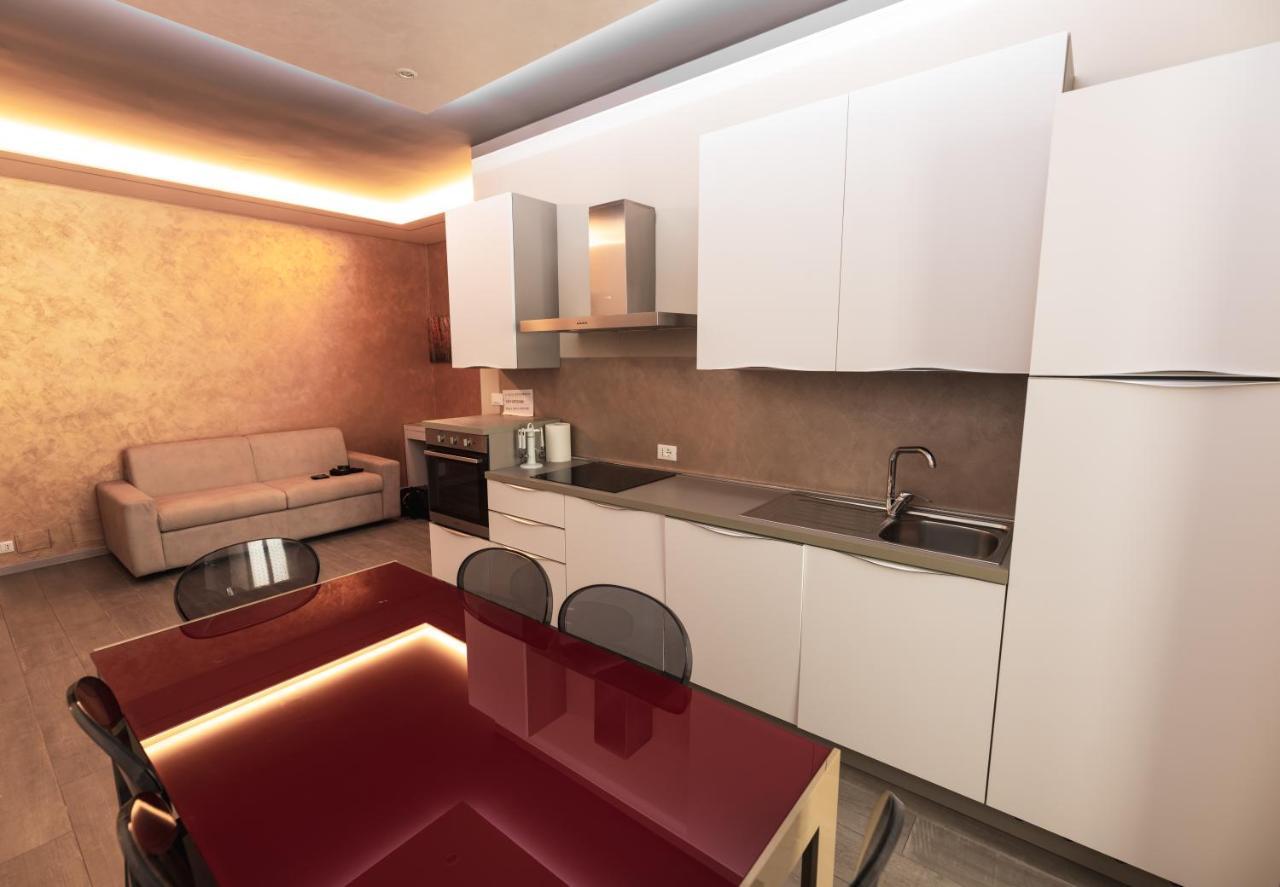 Garda Fantasy Apartment - Jacuzzi Desenzano del Garda Eksteriør billede
